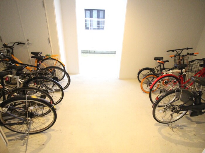 物件外観写真5　(駐輪場)