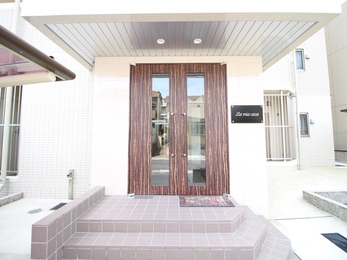 物件外観写真4　(エントランス部分)