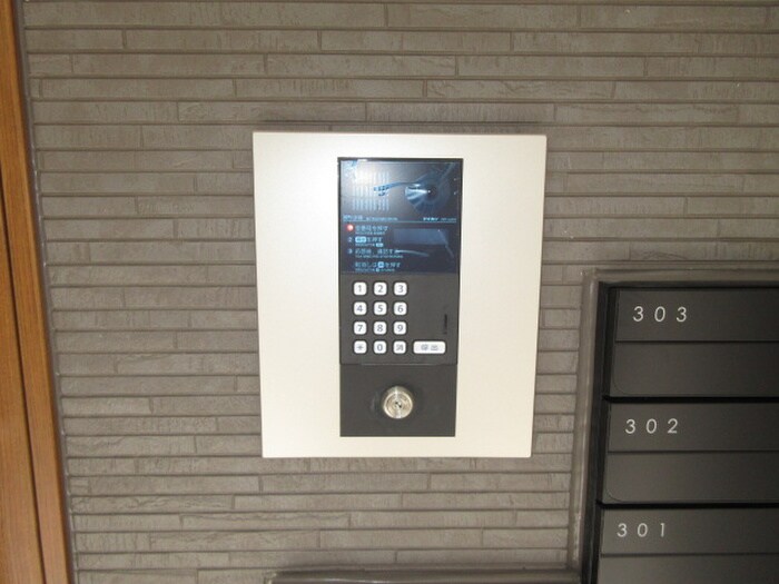 物件外観写真5　(エントランス部分)