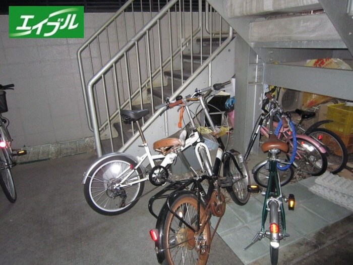 物件外観写真3　(駐輪場)
