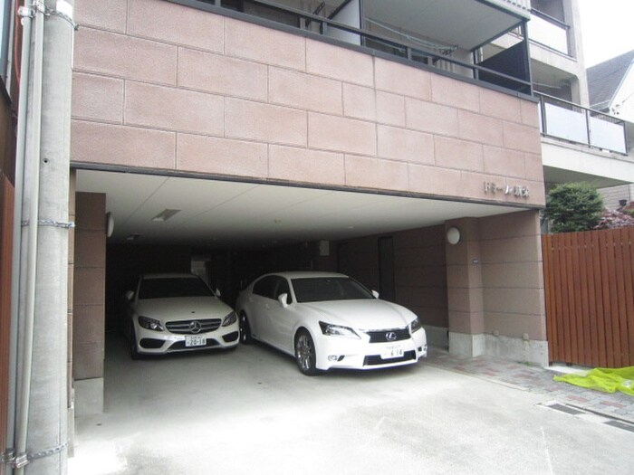 物件外観写真4　(駐車場)