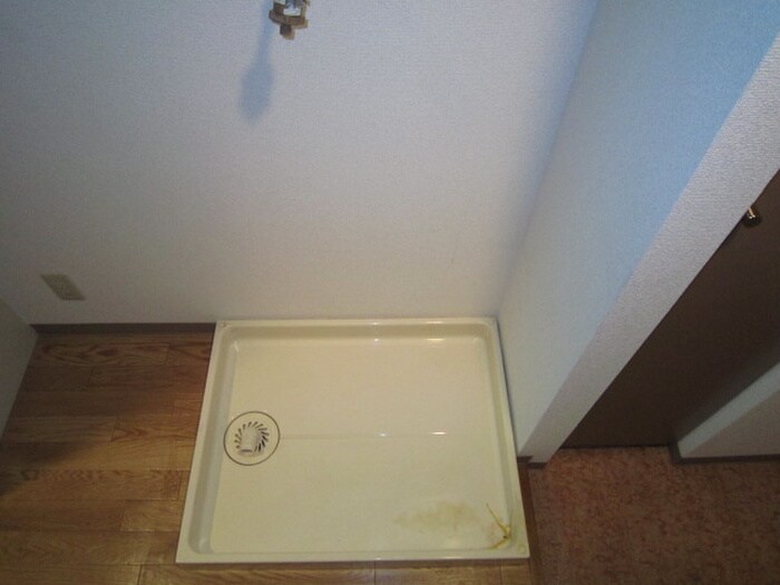 物件内観写真14　(洗濯機置場)