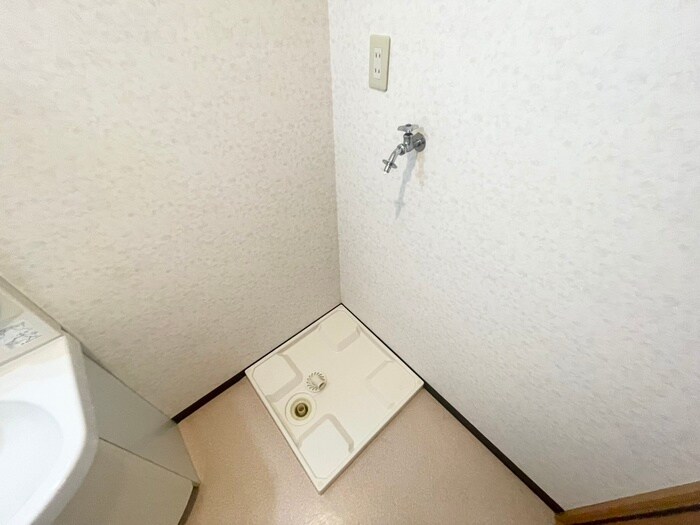 物件内観写真16　(洗濯機置場)