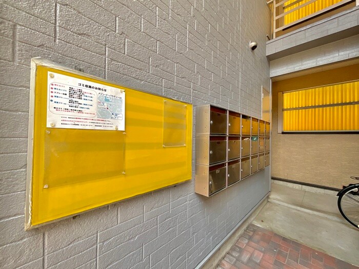 物件外観写真4　(エントランス部分)