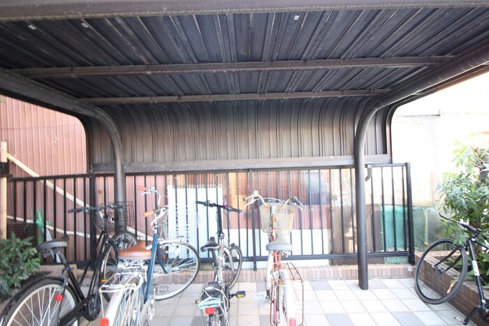 物件外観写真4　(駐輪場)