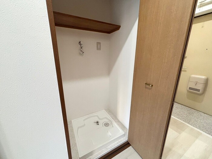 物件内観写真13　(洗濯機置場)