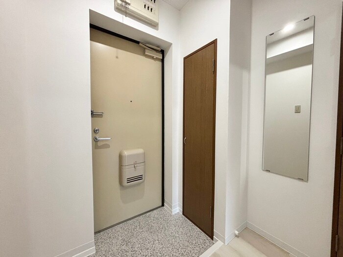 物件内観写真18　(玄関)