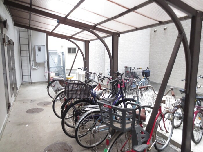 物件外観写真3　(駐輪場)