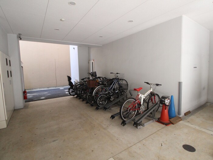 物件外観写真4　(駐輪場)