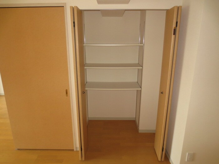 物件内観写真12　(収納)