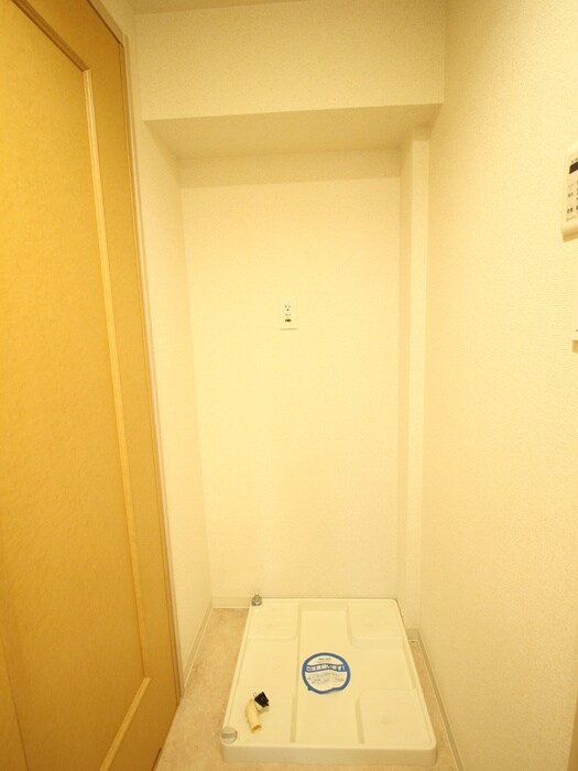 物件内観写真16　(洗濯機置場)