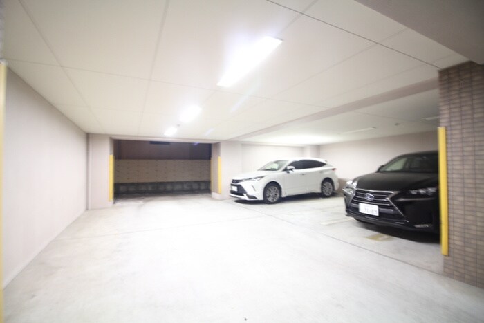 物件外観写真4　(駐車場)