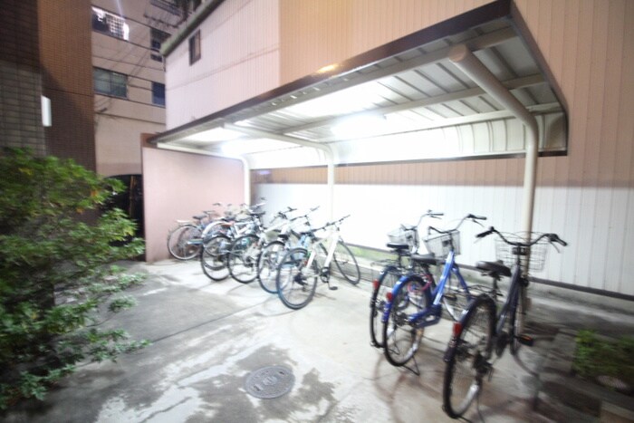 物件外観写真5　(駐輪場)