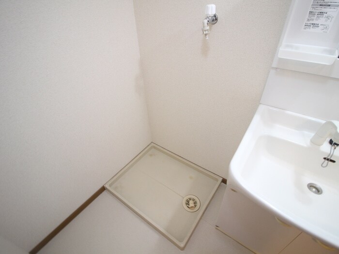 物件内観写真14　(洗濯機置場)