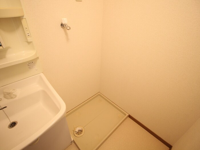 物件内観写真14　(洗濯機置場)