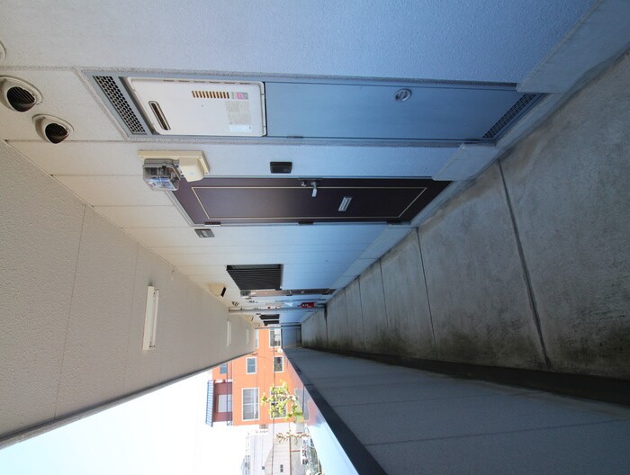 物件外観写真6　(エントランス部分)