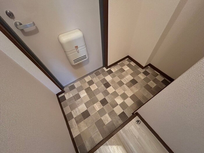 物件内観写真18　(玄関)