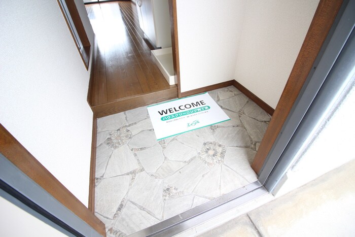 物件内観写真18　(玄関)