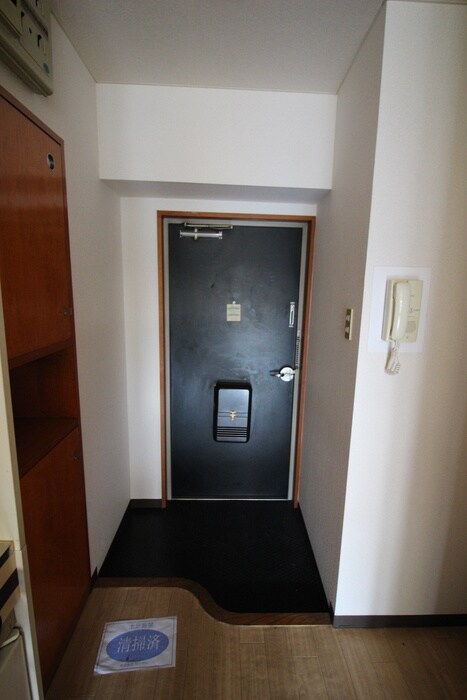 物件内観写真10　(玄関)