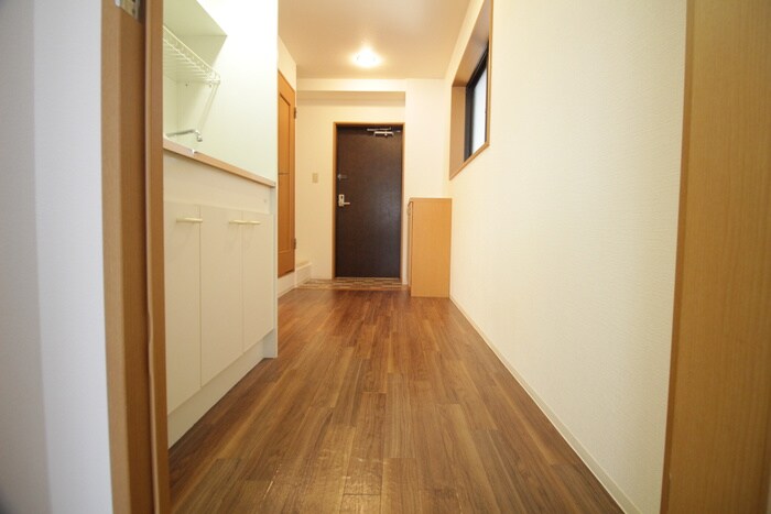 物件内観写真17　(廊下)