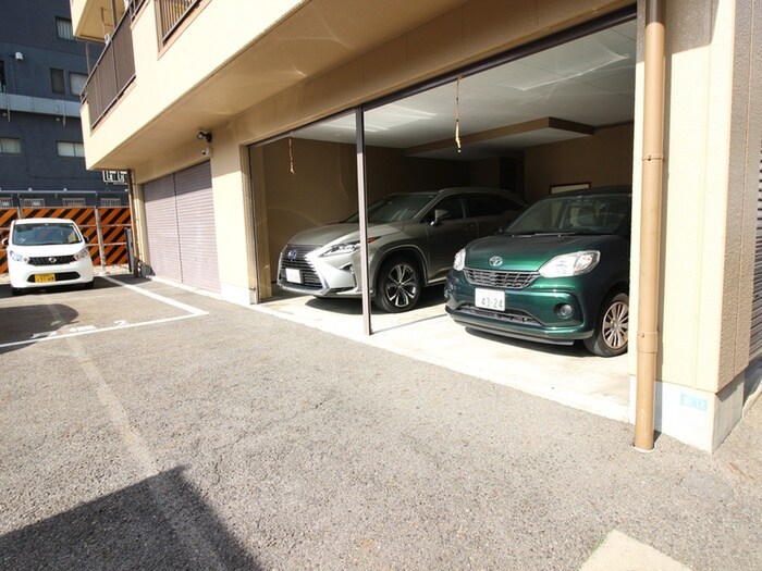 物件外観写真3　(駐車場)