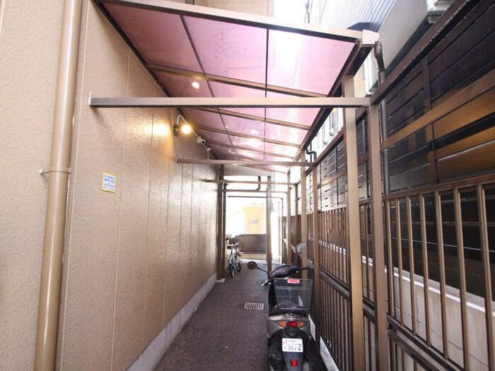 物件外観写真5　(駐車場)