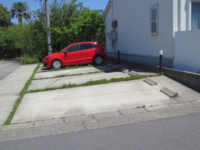 物件外観写真5　(駐車場)