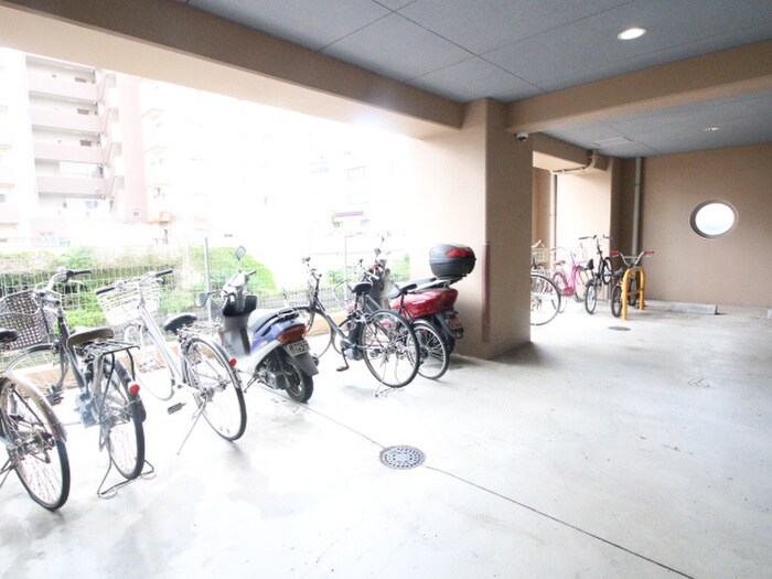 物件外観写真2　(駐輪場)