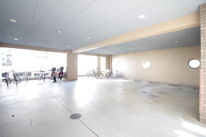 物件外観写真5　(駐車場)