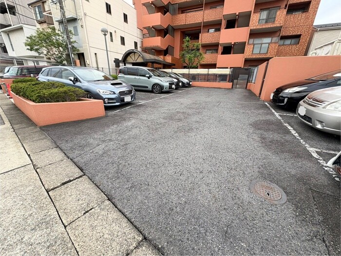 物件外観写真6　(駐車場)