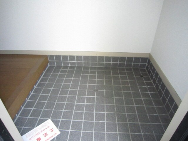物件内観写真7　(玄関)