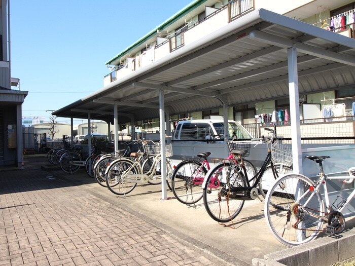 物件外観写真4　(駐車場)