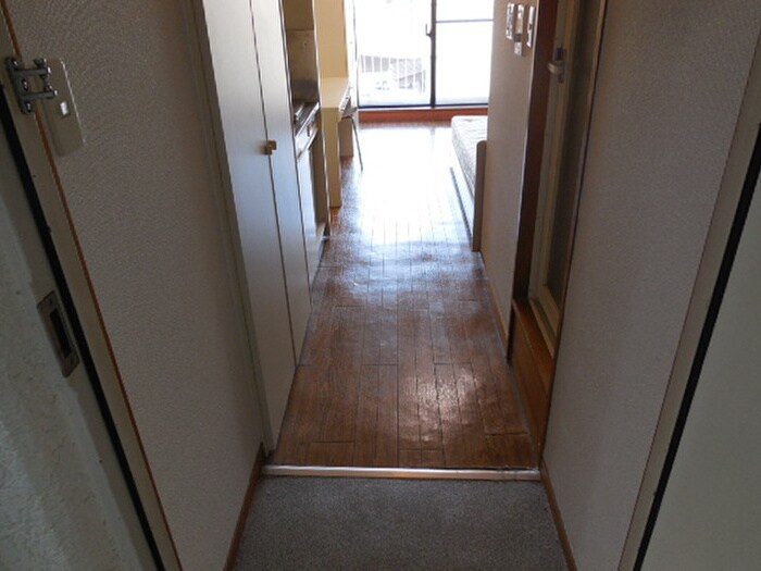 物件内観写真10　(玄関)