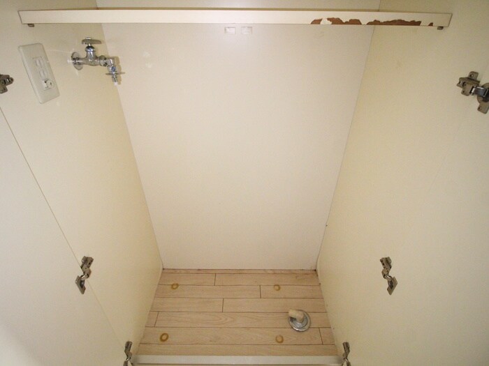 物件内観写真18　(洗濯機置場)