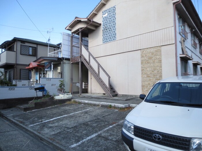 物件外観写真3　(駐車場)