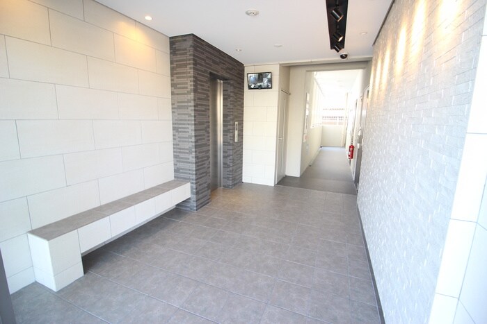 物件外観写真3　(エントランス部分)