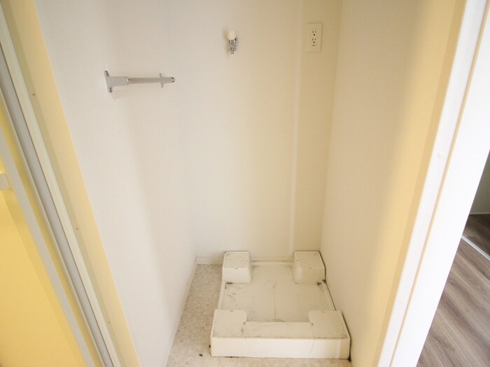 物件内観写真14　(洗濯機置場)