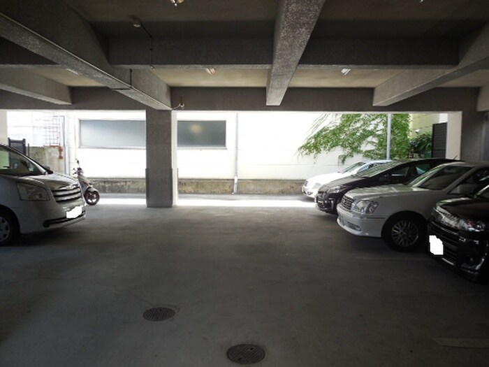 物件外観写真3　(駐車場)