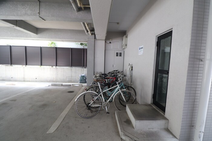 物件外観写真4　(駐輪場)