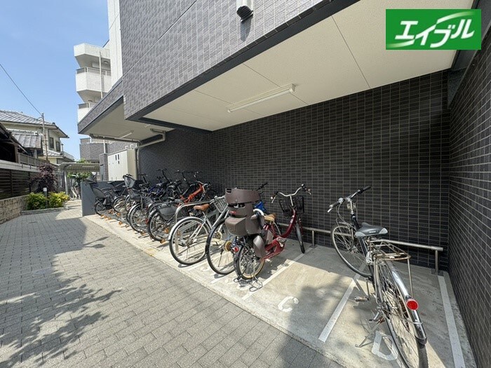 物件外観写真3　(駐輪場)