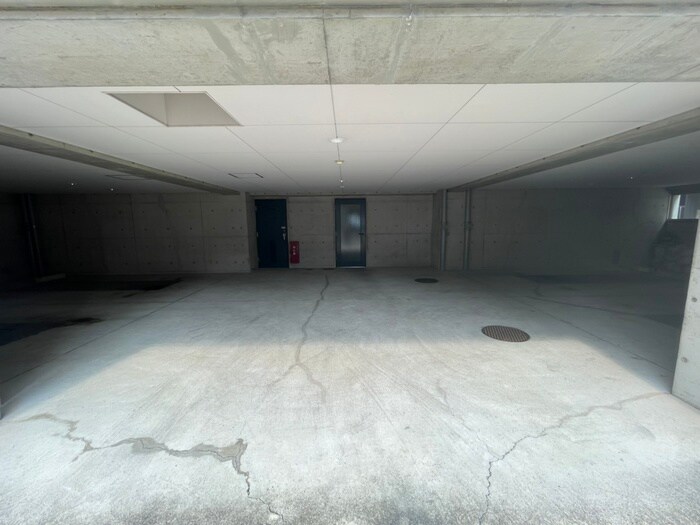 物件外観写真2　(駐車場)