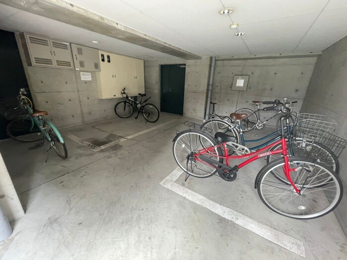 物件外観写真3　(駐輪場)