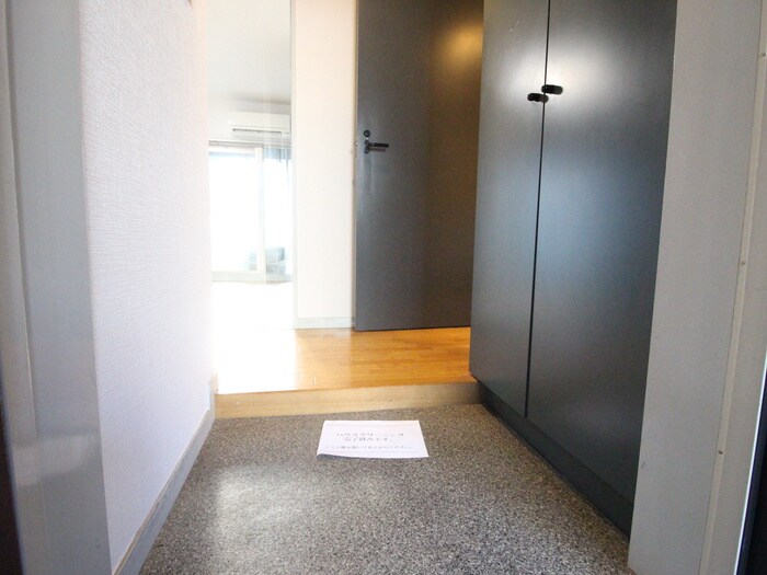 物件内観写真17　(玄関)