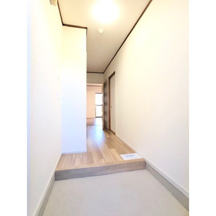 物件内観写真6　(玄関)