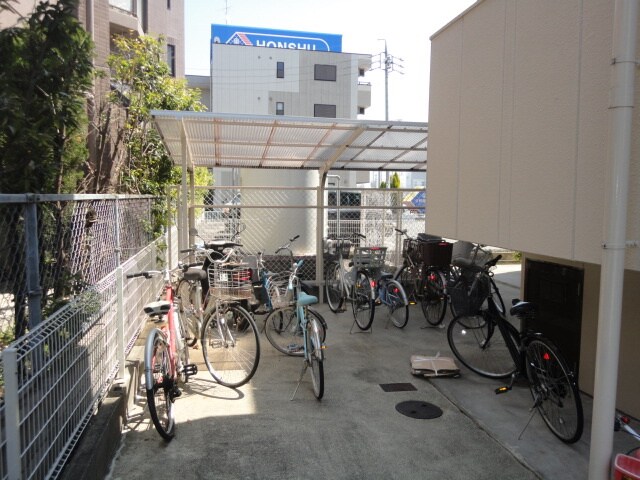 物件外観写真3　(駐輪場)