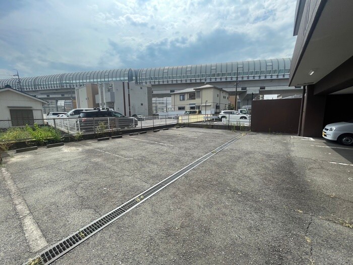 物件外観写真5　(駐車場)