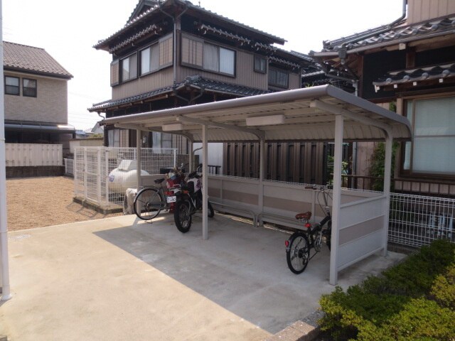 物件外観写真3　(駐輪場)
