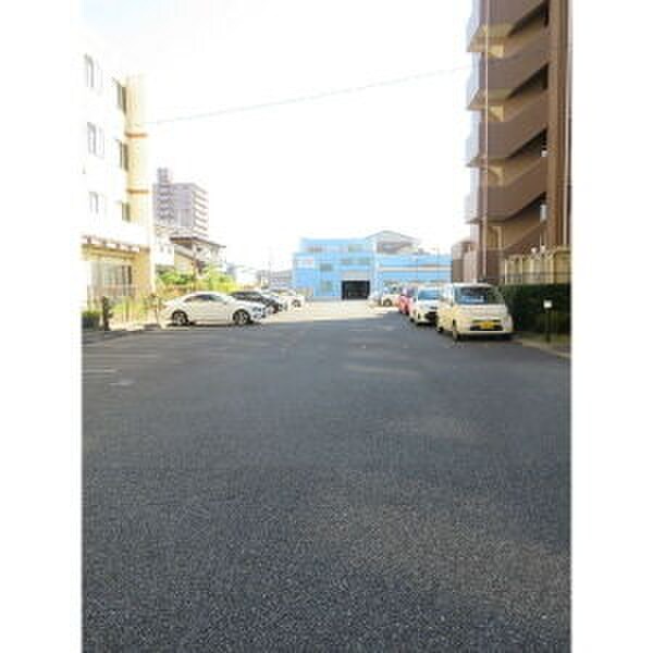 物件外観写真4　(駐車場)