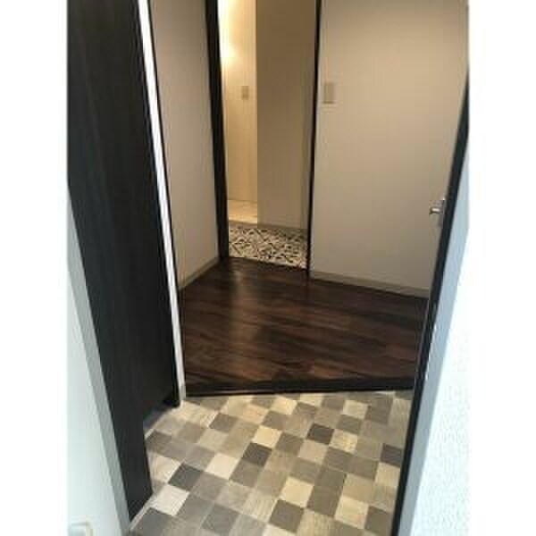 物件内観写真8　(玄関)