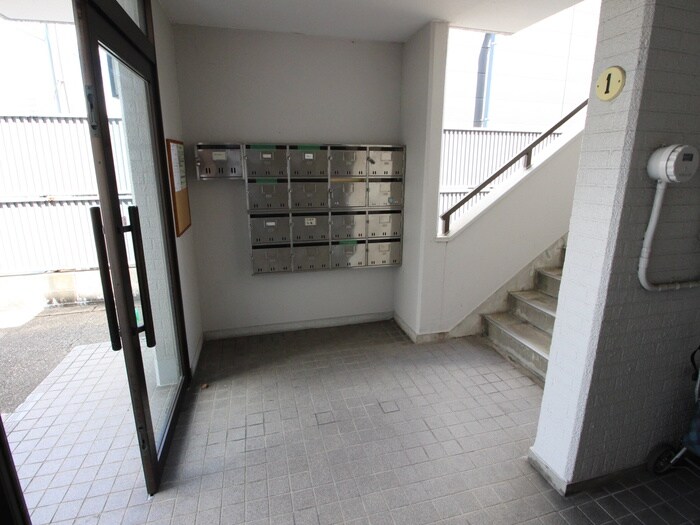 物件外観写真5　(エントランス部分)